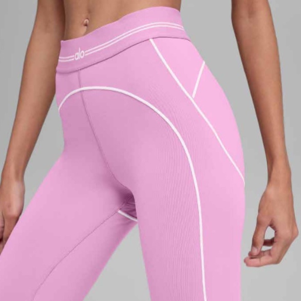 Alo Yoga Airbrush Heart Throb Legging in Candy Heart Pink Full Length